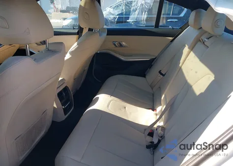 2021 BMW 330I xDrive z USA, uszkodzony, nr VIN 3MW5R7J03M8B88444